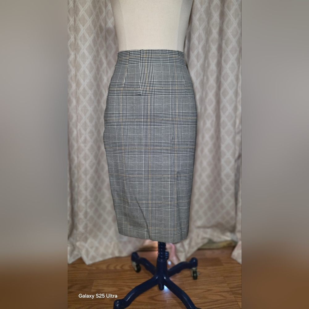 Classic Gray Plaid Pencil Skirt